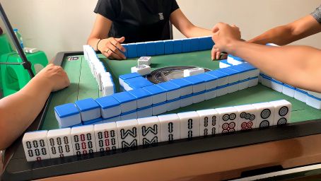 打一胜棋牌麻将快速整理手牌技巧：3步搞定，提升摸打效率