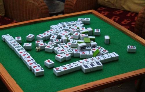 打一胜棋牌麻将整理手牌的核心注意事项：合规、高效、不暴露