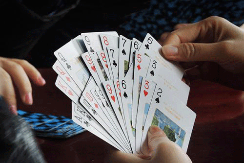 打掼蛋如何和对家配合？