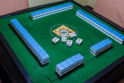 打麻将每位玩家门前有多少个