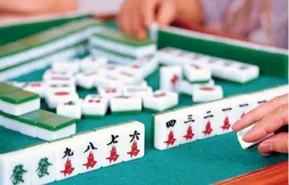 温州真人麻将技巧之根据眼睛和表情猜牌