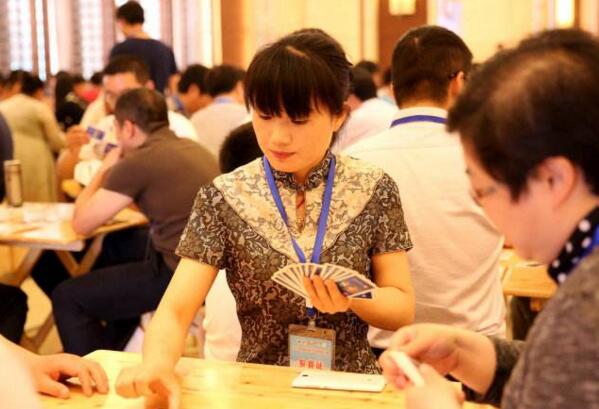 真人掼蛋如何把握组牌的变化性